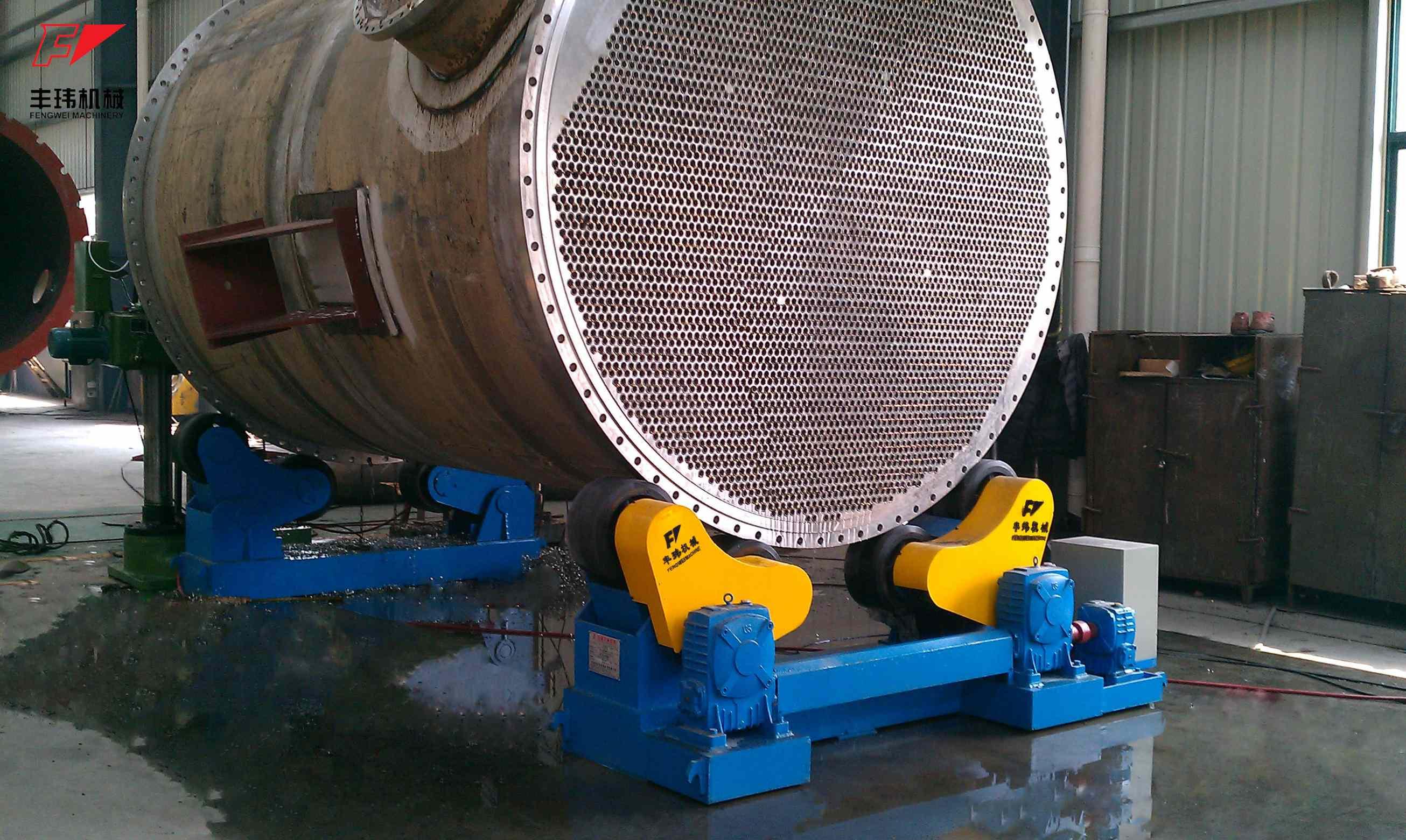 self-adjusting welding rotator for pipe